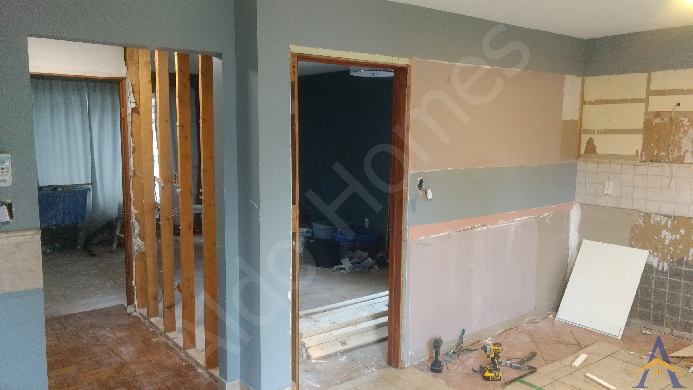 Load Bearing Wall Removal - Bungalow - Bromsgrove, Mississauga - Image 1