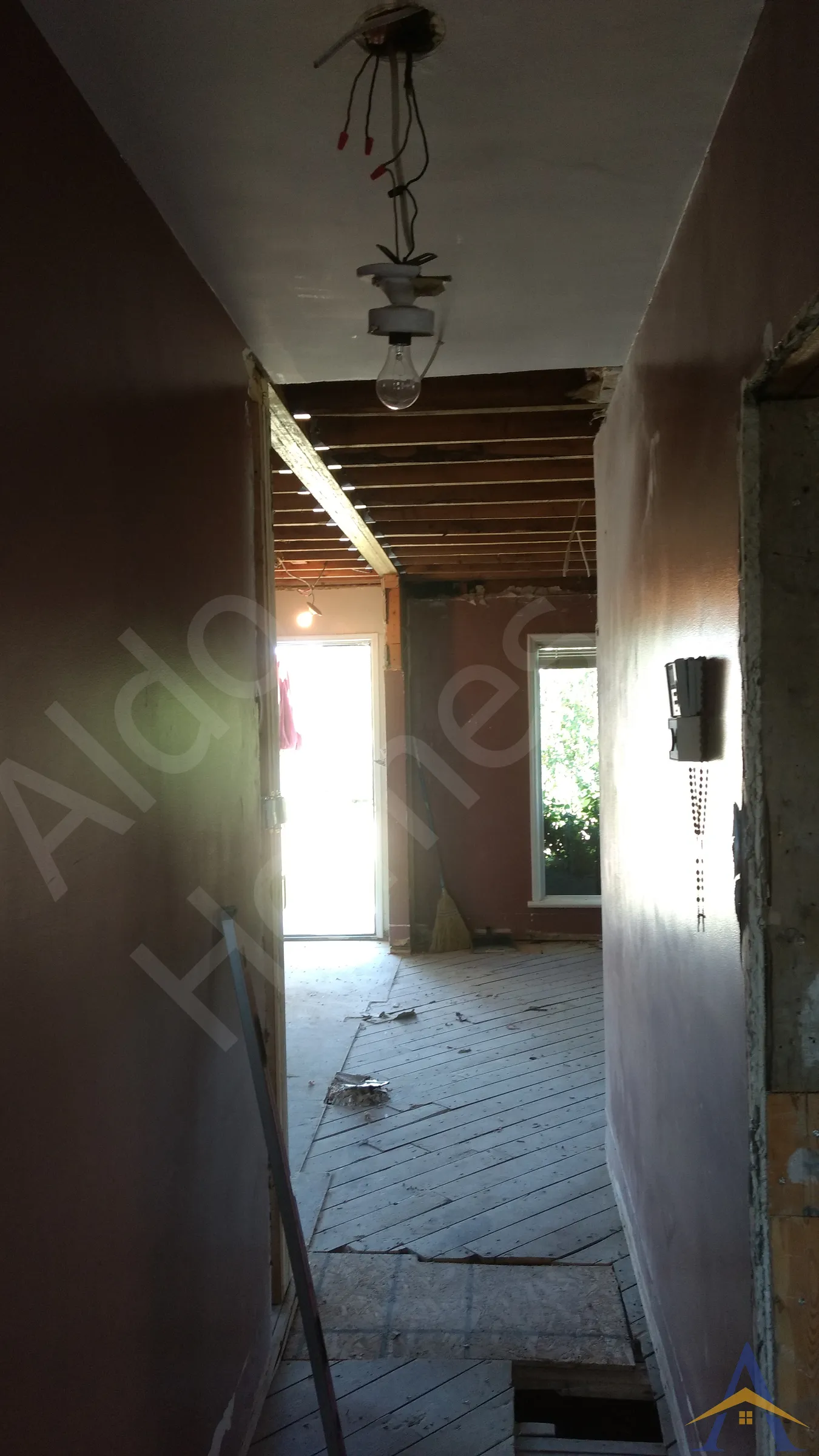 Load Bearing Wall Removal - Bungalow - Oxford, Toronto - Image 5